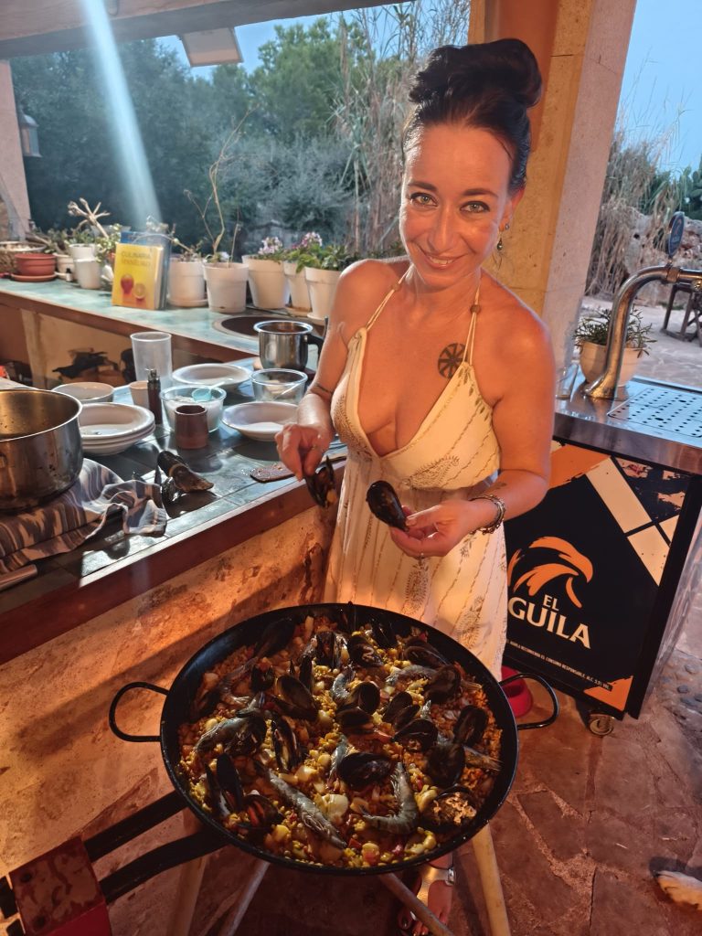 paella cooking show